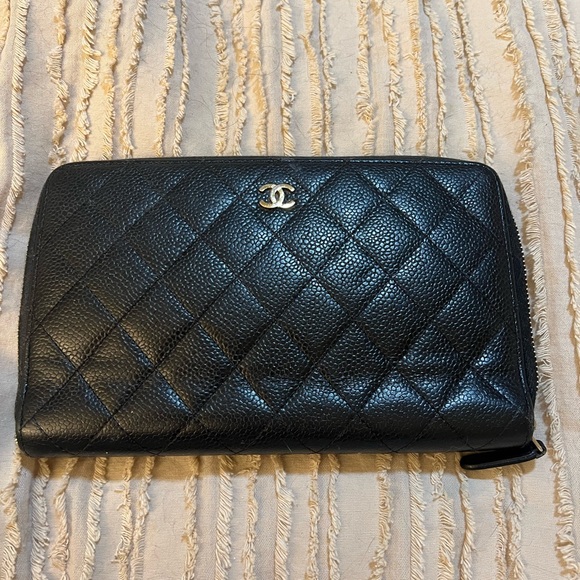 Authentic  large Chanel zip around wallet with cavier leather . - Picture 8 of 8